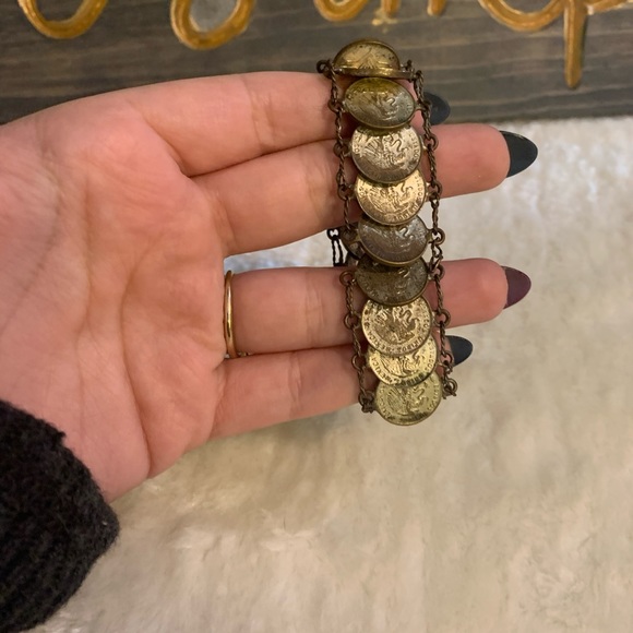 Vintage 1955 coin bracelet with hidden closure - Picture 3 of 3